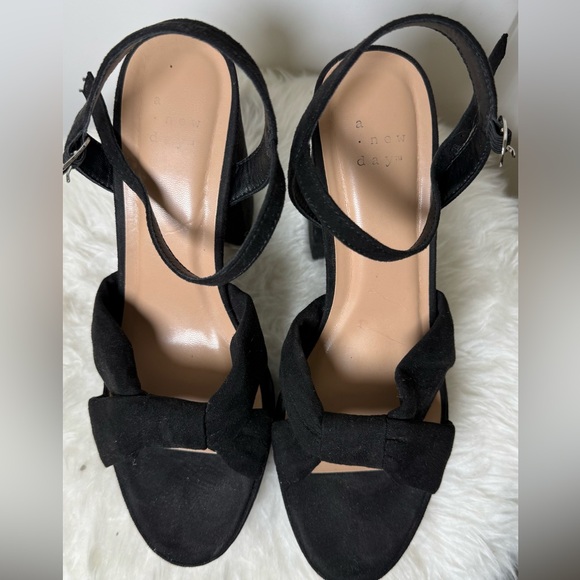 Platform heels - Picture 2 of 5